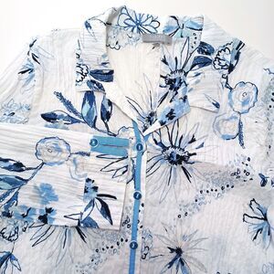 Habitat Clothes to Live In Top Large Blue Floral Artsy Button Up Crinkle Relaxed